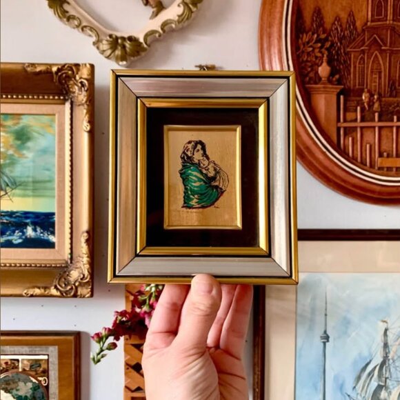 Vintage "Her Embrace" mini painting on gold leaf - relief art - Picture 3 of 4